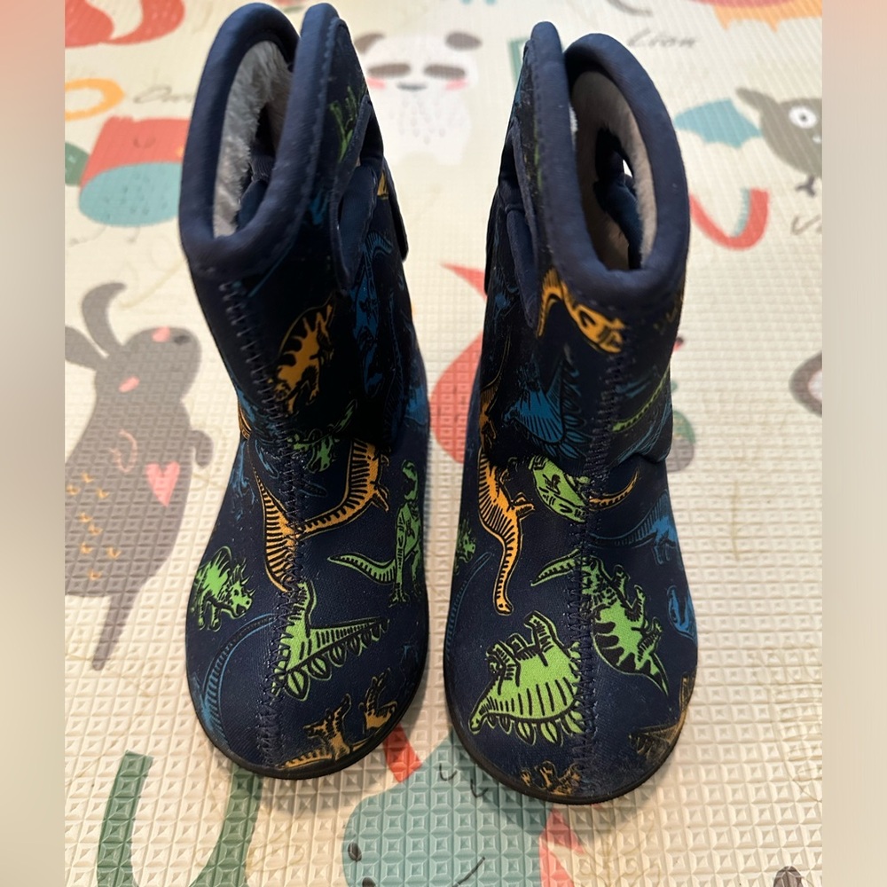 BOGS Unisex-Child Baby Ii Snow Boot Size 7 Used-good condition